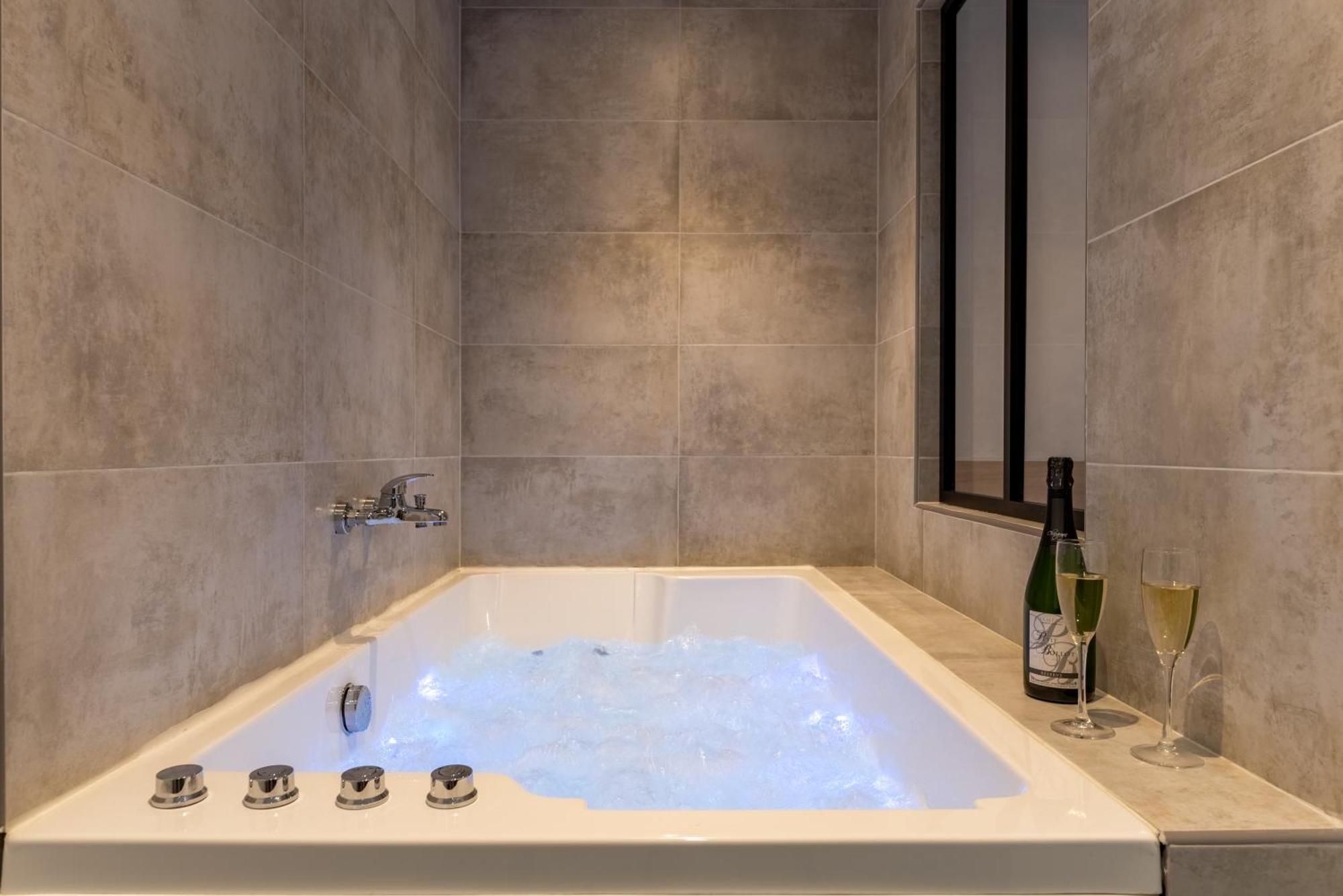 Le Fruit Defendu "Love Room" Jacuzzi Centre Ville Rouen Esterno foto