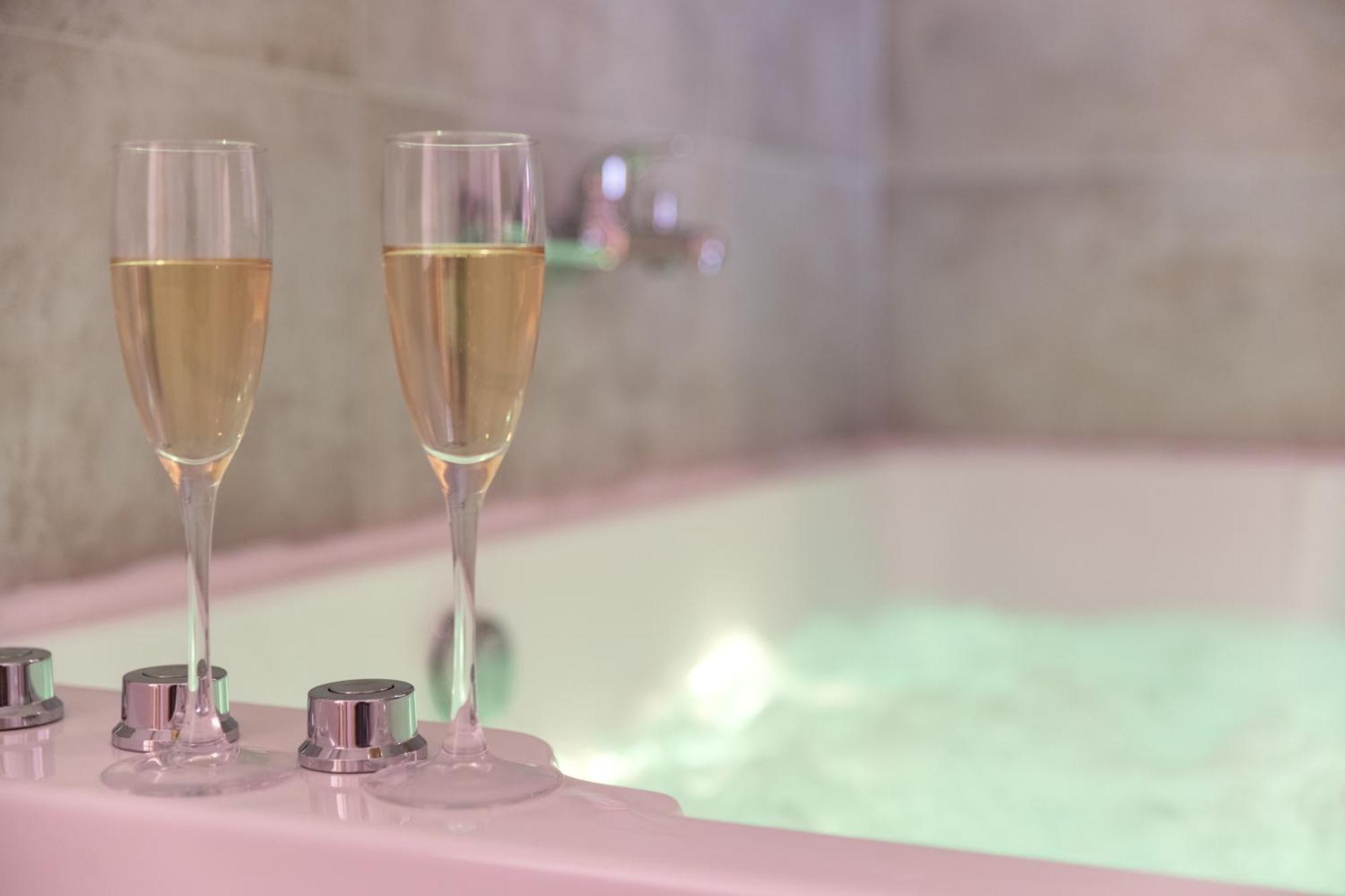 Le Fruit Defendu "Love Room" Jacuzzi Centre Ville Rouen Esterno foto